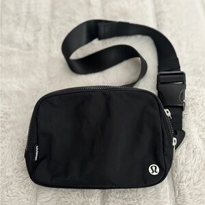 Lululemon Everywhere Belt Bag 2.5L large